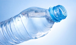 Zilnic consumăm materiale plastice împreună cu apă potabilă